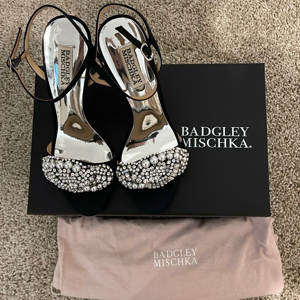 BADGLEY MISCHKA open toe heels. Perfect for that special occasion.